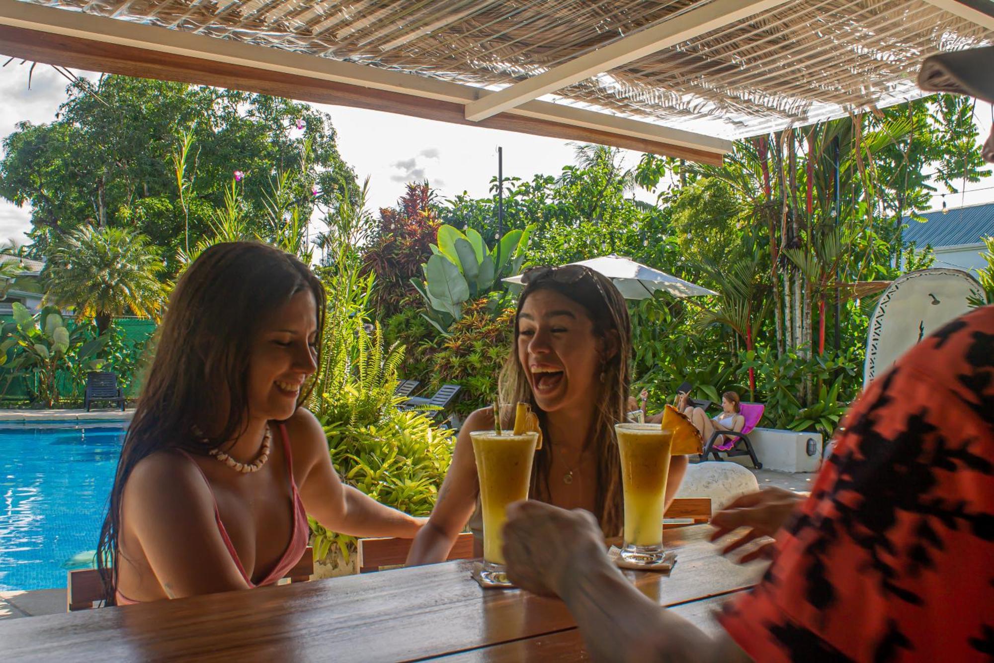 El Clan Hostel Puerto Viejo de Talamanca Экстерьер фото