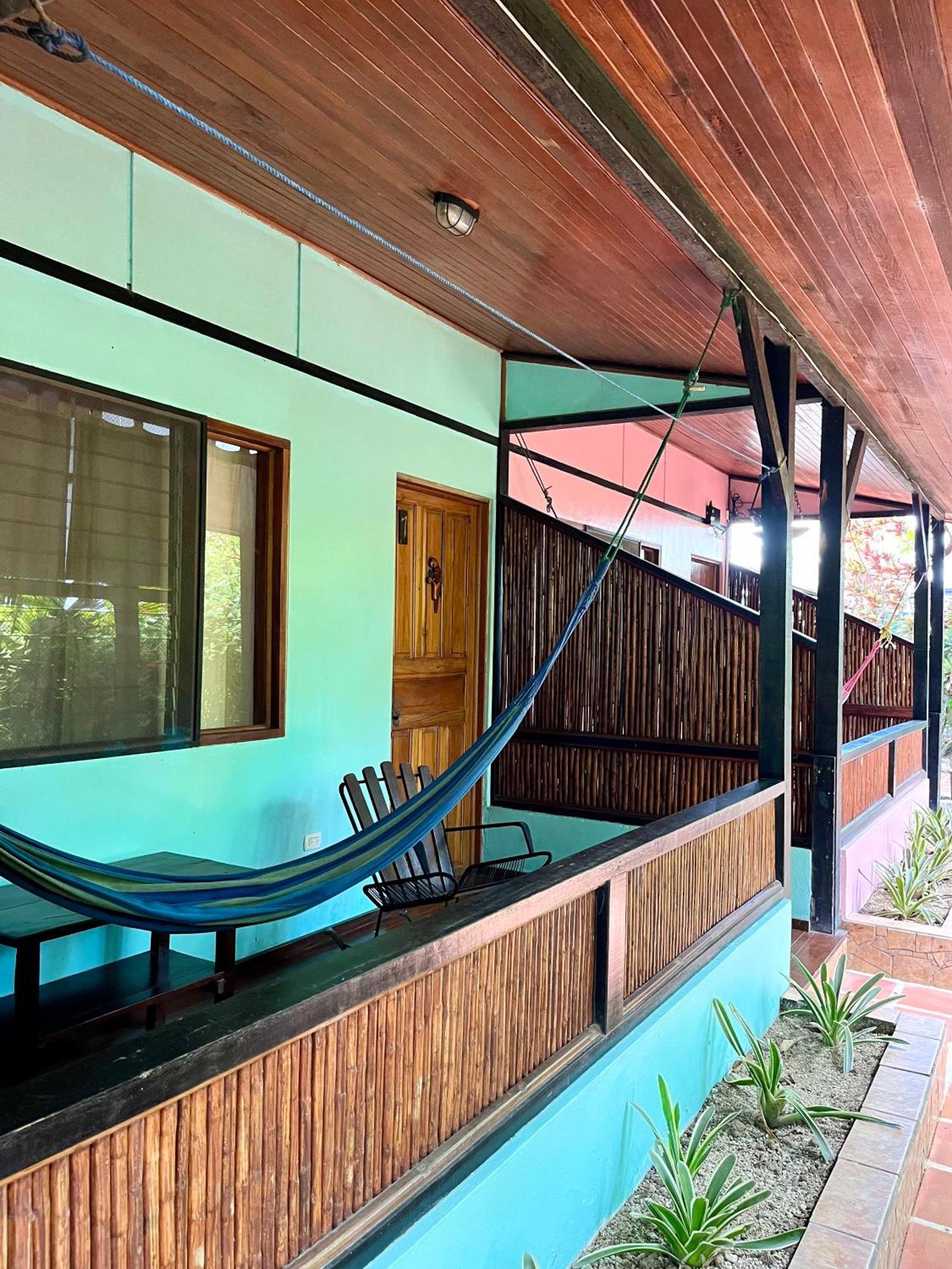 El Clan Hostel Puerto Viejo de Talamanca Экстерьер фото