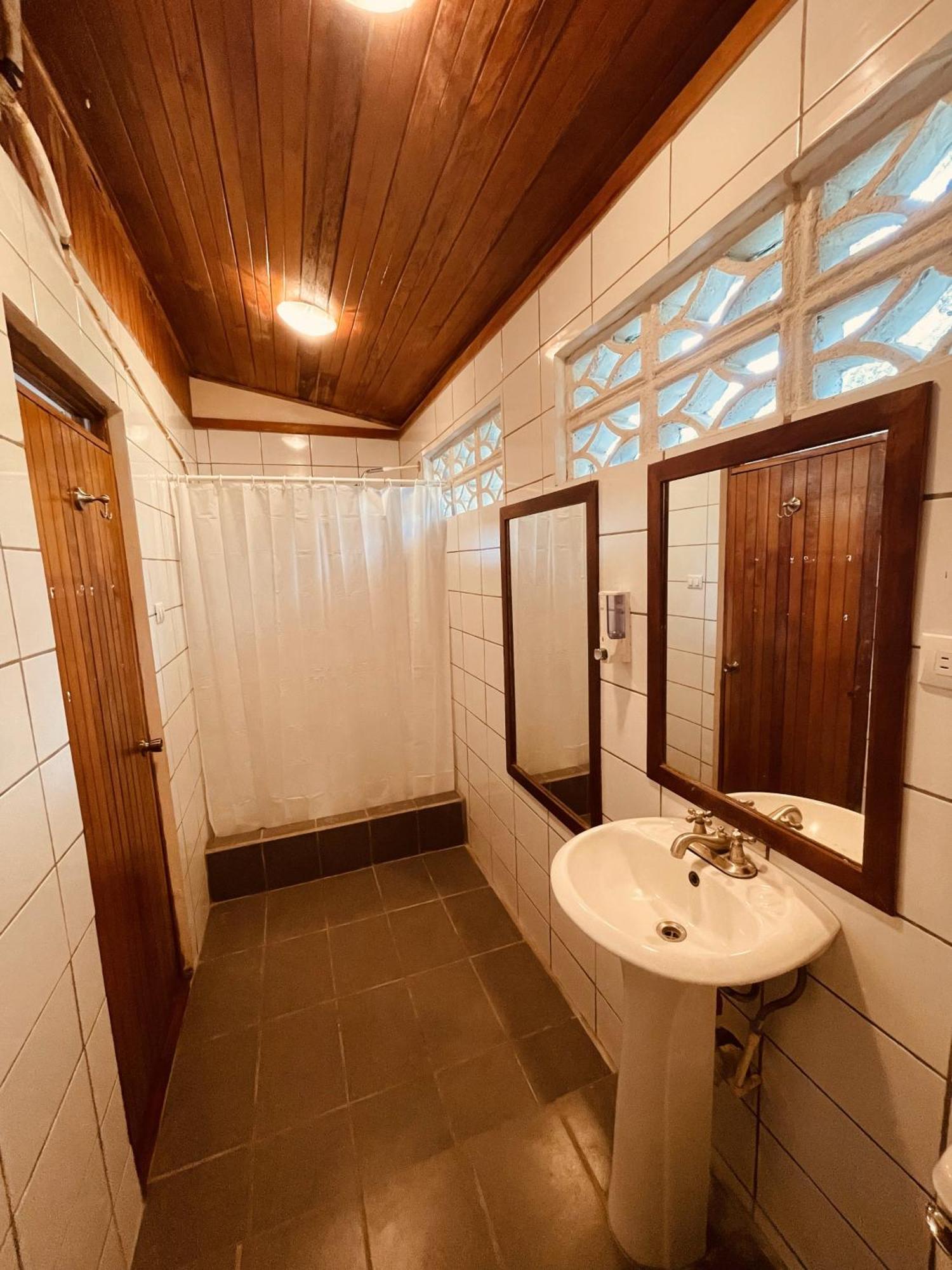 El Clan Hostel Puerto Viejo de Talamanca Экстерьер фото